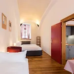 玛拉佐维假日公园酒店 3* Kolinec