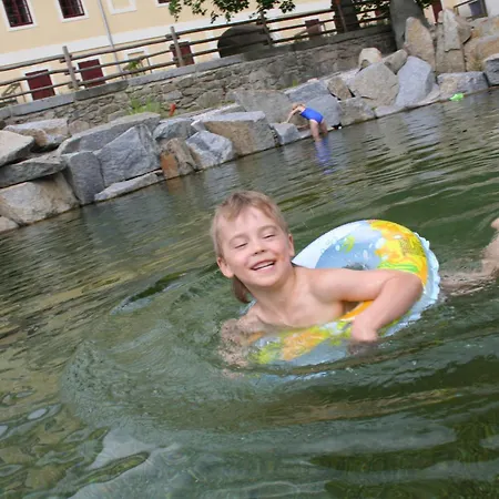 Holidaypark Mlazovy בית הארחה 3*